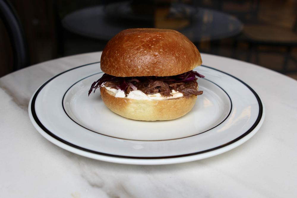 Мек брьош с дърпано телешко - LAVENE